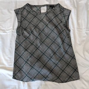 LIKE NEW capped sleeve top size S - The Limited